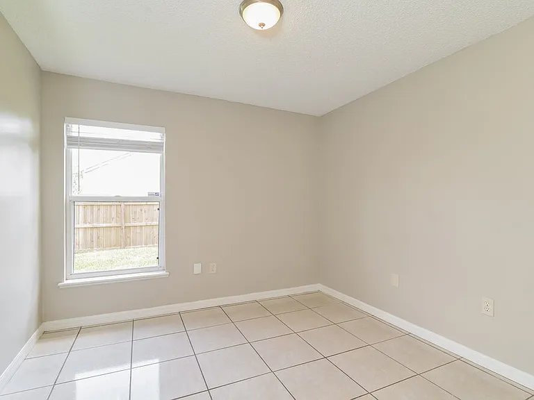 7666 Harbor Bend Cir — Photo 12