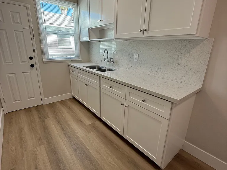 4504 N Banner Dr #4 — Photo 2