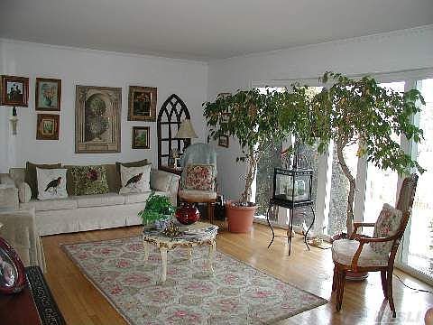 5th image of 127 Elaine Dr