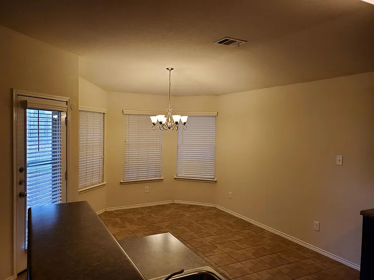 5008 Bridgewood Dr — Photo 5