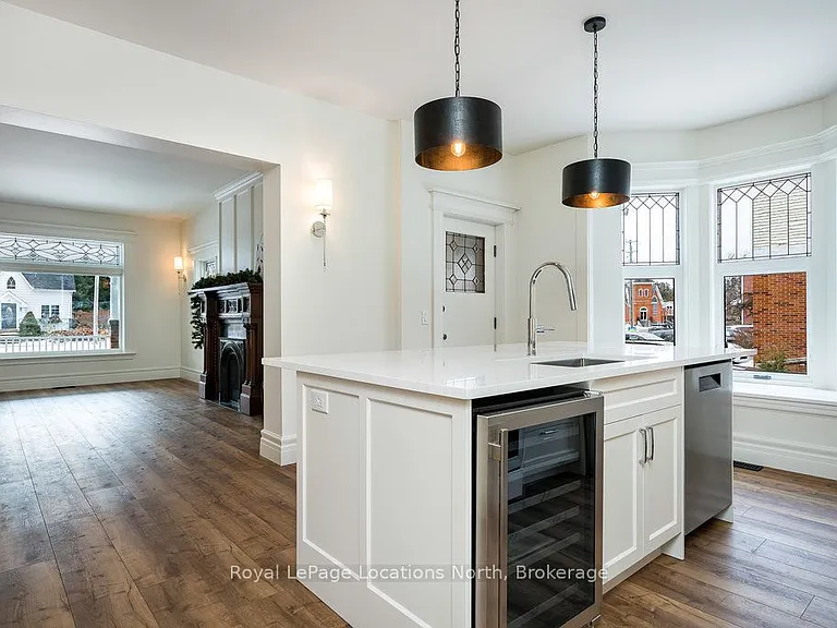 20 Alice St E #1 — Photo 9