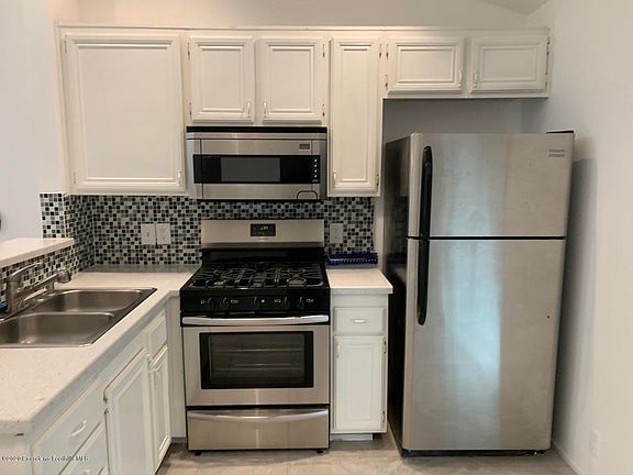 3rd image of 137 N Oak Knoll Ave Unit 11