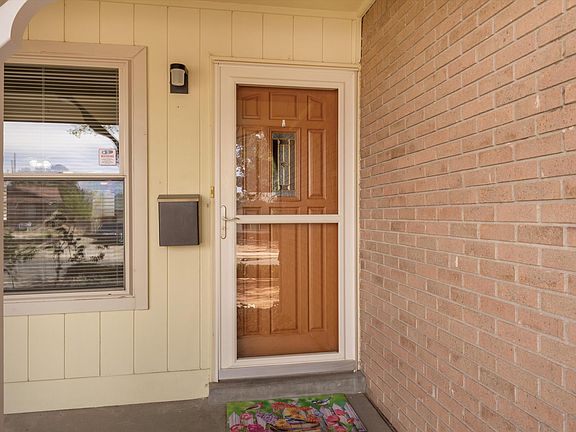 2nd image of 3112 Riviera Pl NE