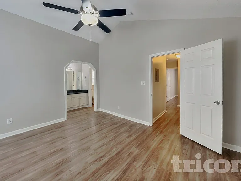 5169 Parkerwood Dr — Photo 6