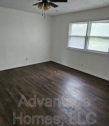 2nd image of 726 N 70th St