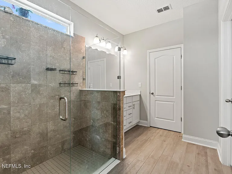 21 Creekmore Dr — Photo 16