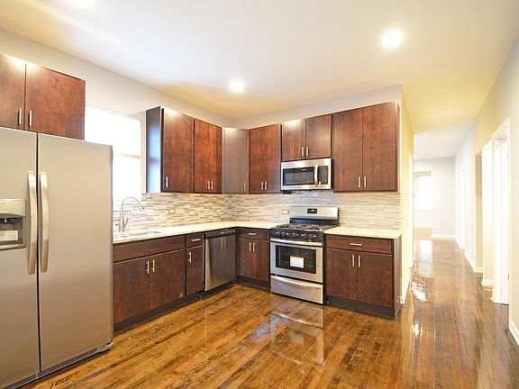 3rd image of 10741 S Avenue H