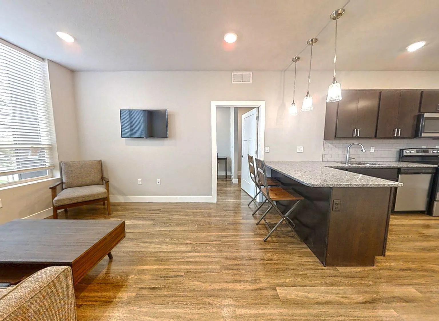 103 E Healey St - 403 — Photo 4