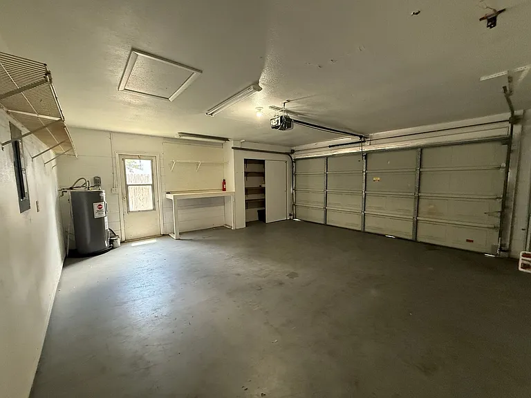 7733 Atherton Ave — Photo 25