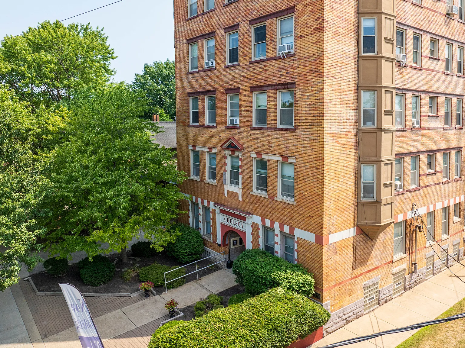 Chelsea Manor — Photo 2