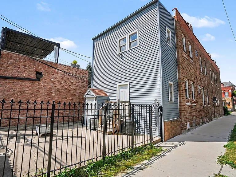 2257 W Hirsch St #1E — Photo 15