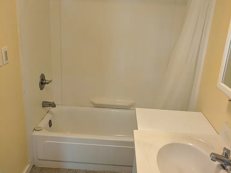 208 Railroad St #3 — Photo 6