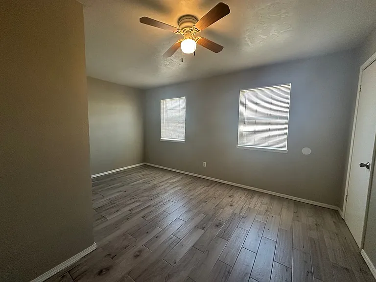 6066 Nw Expy — Photo 14