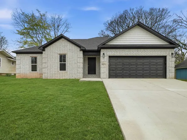 303 1/2 N West St, Morrilton, AR 72110