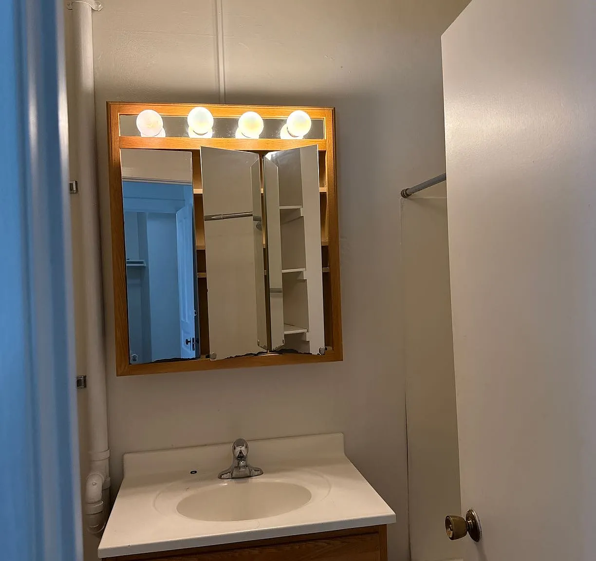 5 bed, 2490 sqft, $3,136 — Photo 4