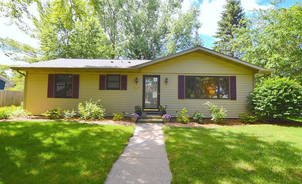 1st image of 200 Heathermoor Dr