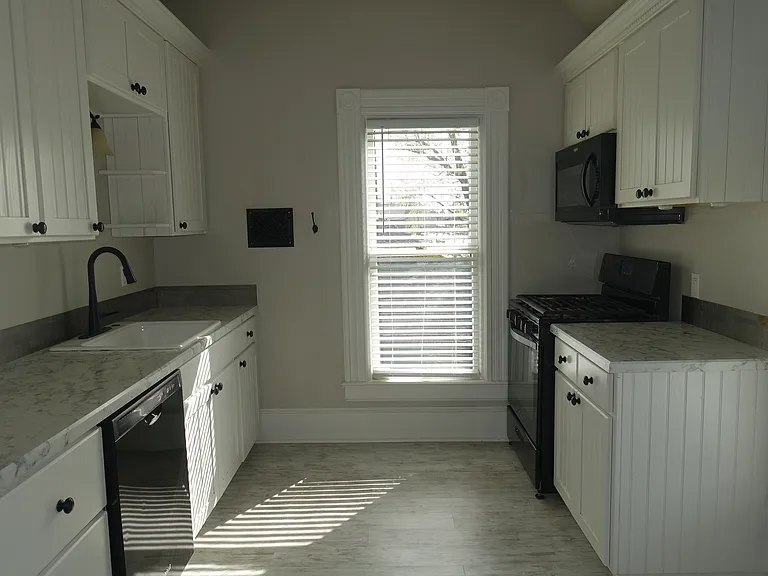 990 SE Shelton St #B-2 — Photo 14