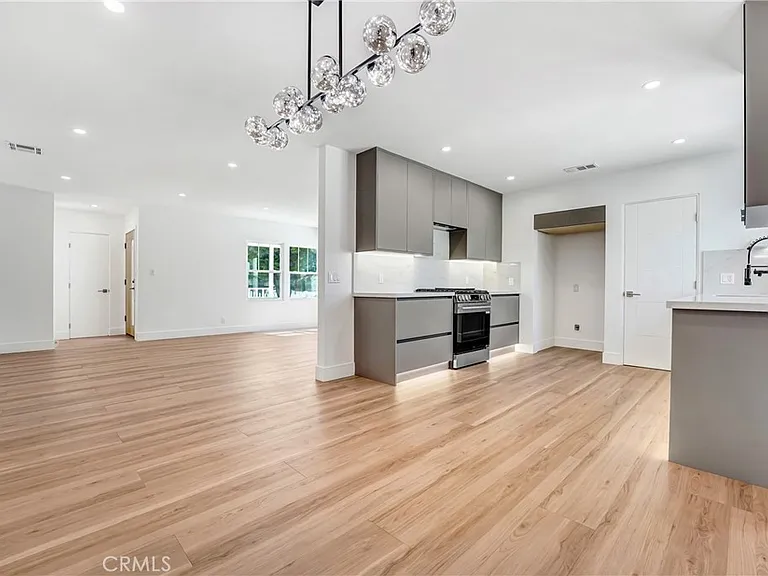 6722 Katherine Ave — Photo 7