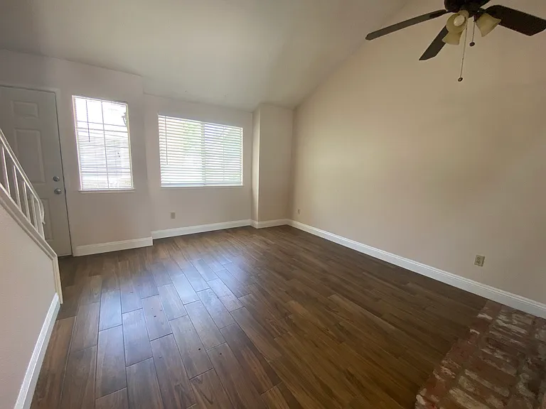 2600 Brookside Dr #23 — Photo 4