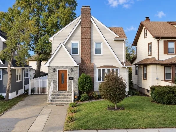 841 Bailey Ave, Elizabeth City, NJ 07208