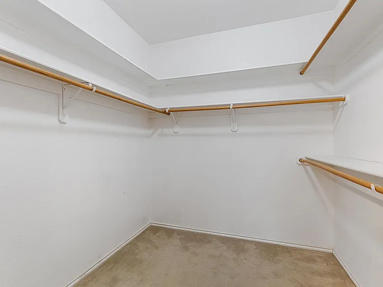 12913 Farmington Dr — Photo 17