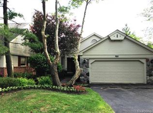 6921 Pebble Park Cir #1, West Bloomfield, MI 48322