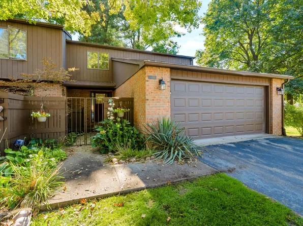 131 Pine Cove Cir, Kalamazoo, MI 49006