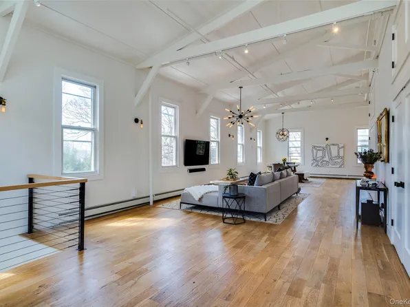 93 Central Ave, Sea Cliff, NY 11579