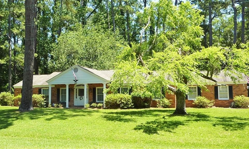 1st image of 837 N Riverview Dr