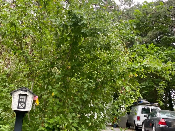 24 Sandy Hollow Ct, Riverhead, NY 11901