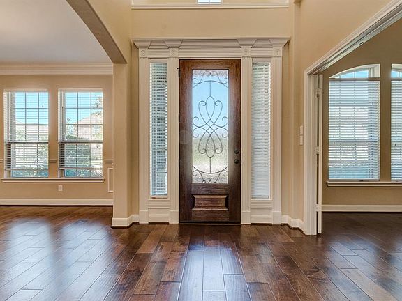 4th image of 4019 Scenic Valley Ln