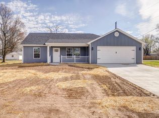 30 E Cline St, Aurora, MO 65605