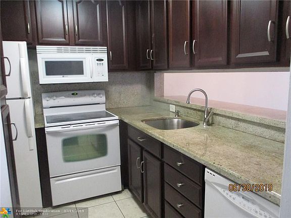 2nd image of 2935 NE 163rd St APT 5T