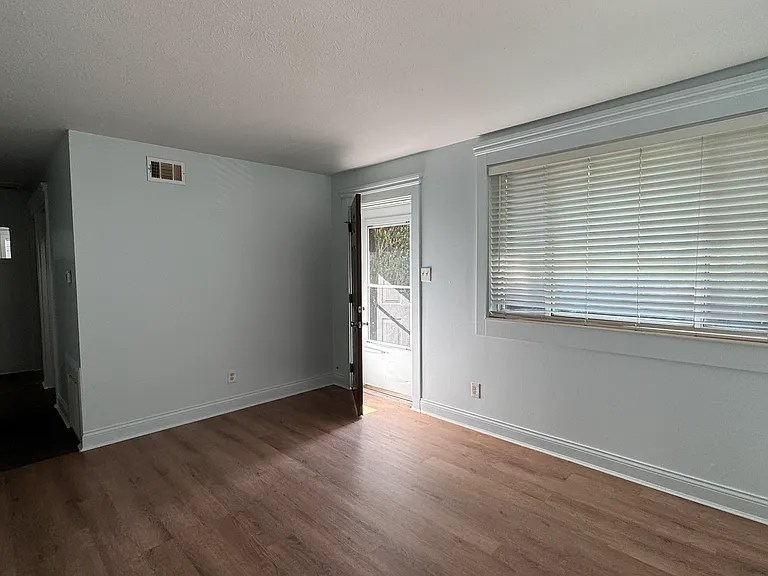 113 4th Ave #2 — Photo 3