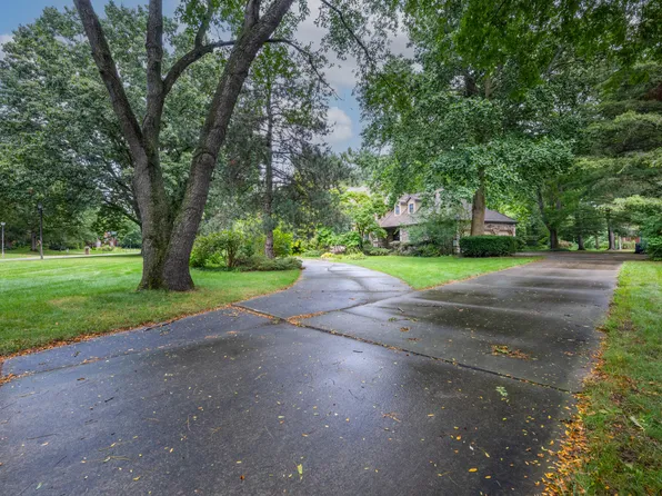 5375 N Alpine Rdg, Stevensville, MI 49127