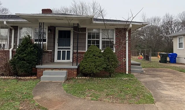 205 White Oak Dr #B — Photo 1