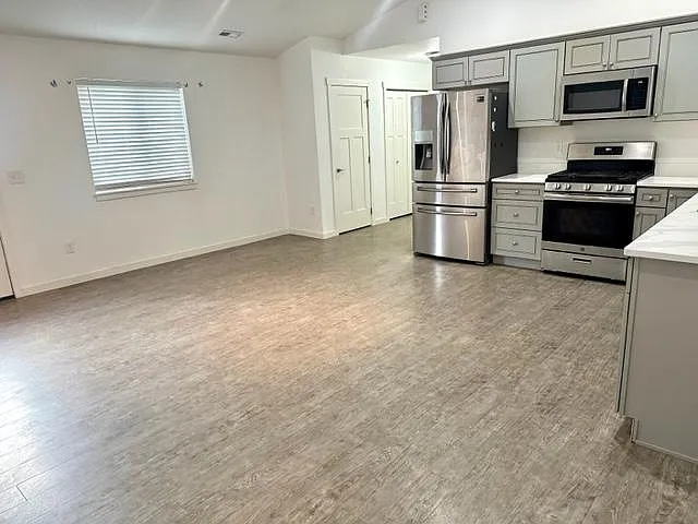 10314 E 5th Ln — Photo 3