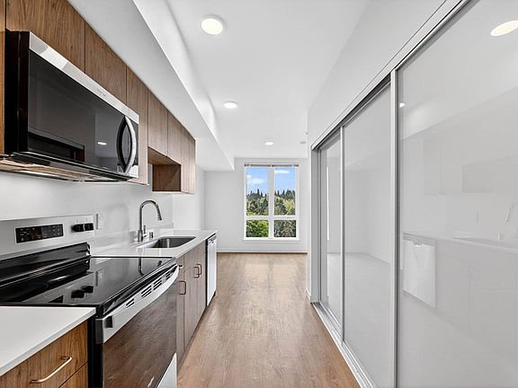 4th image of 11000 Roosevelt Way NE #618