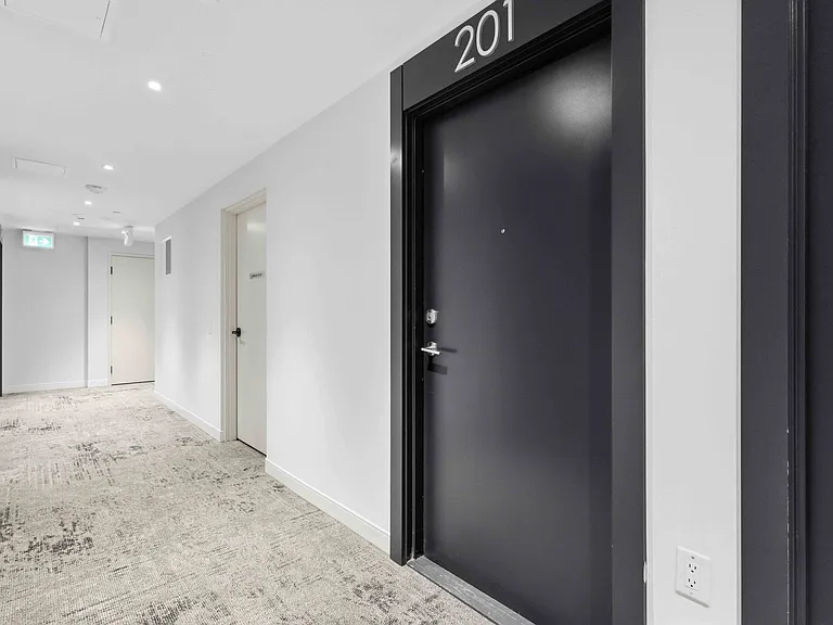7439 Kingston Rd — Photo 37