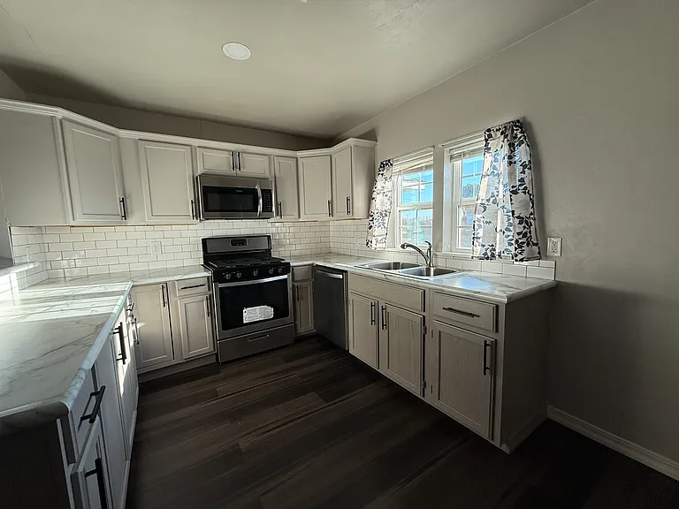 801 Hickory St — Photo 16