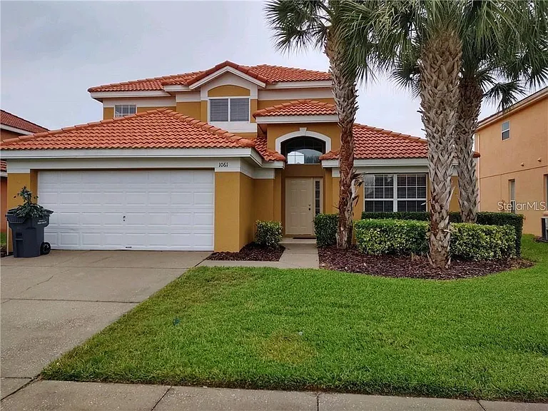 1061 Solana Cir — Photo 1