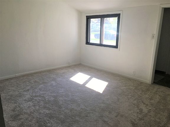 5th image of 9625 S Natoma Ave