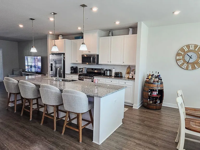 5426 Greenpoint Ln — Photo 8
