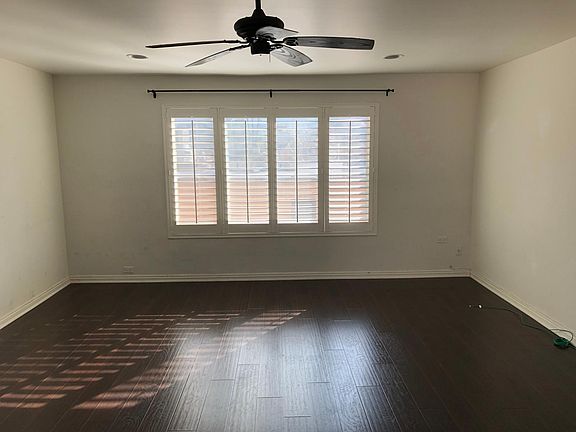 3rd image of 5301 Yarmouth Ave Unit 14