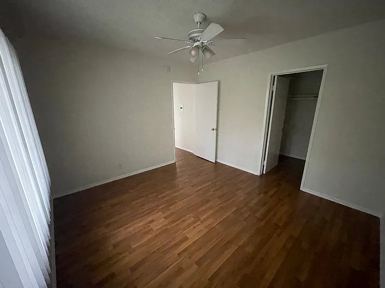 1560 N Laurel Ave — Photo 24