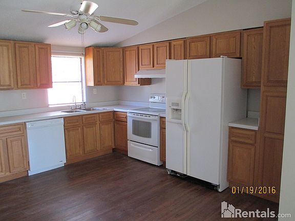4th image of 421 White Meadows Dr