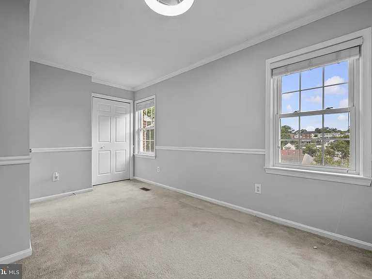 2035 S Glebe Rd — Photo 22