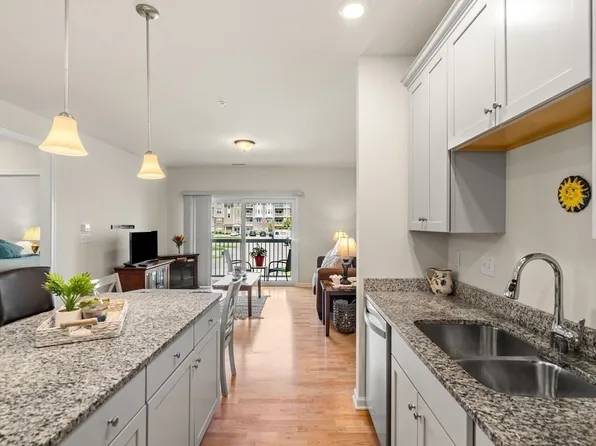 240 Martins Lndg Unit 202, North Reading, MA 01864