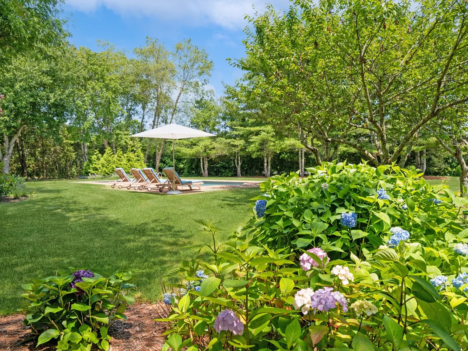 Great Water Mill Rental With Large Garden — Photo 2