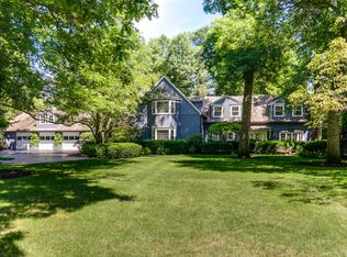 1199 Edgewood Rd, Lake Forest, IL 60045